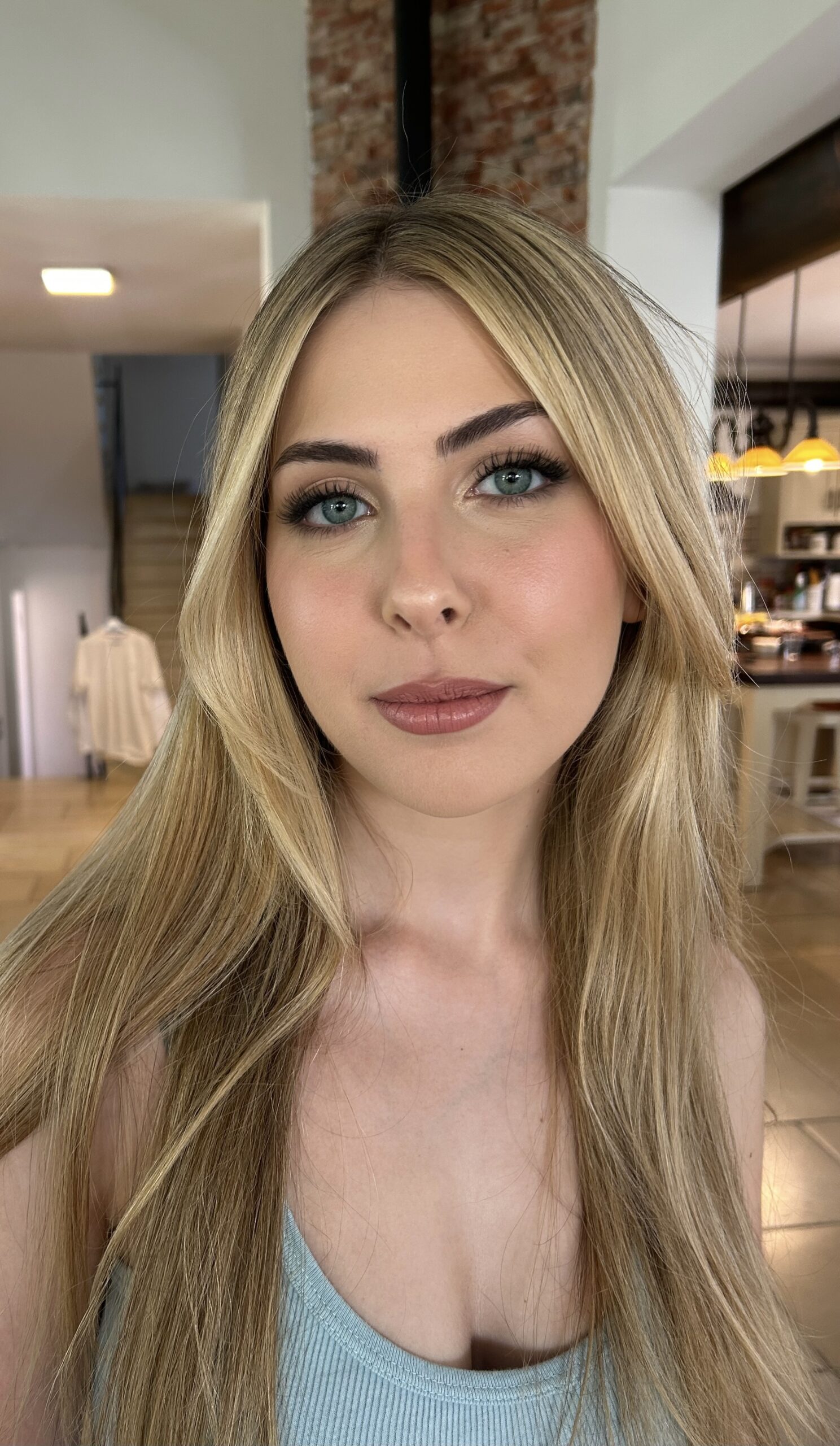 Facetune_29-09-2025-13-42-02